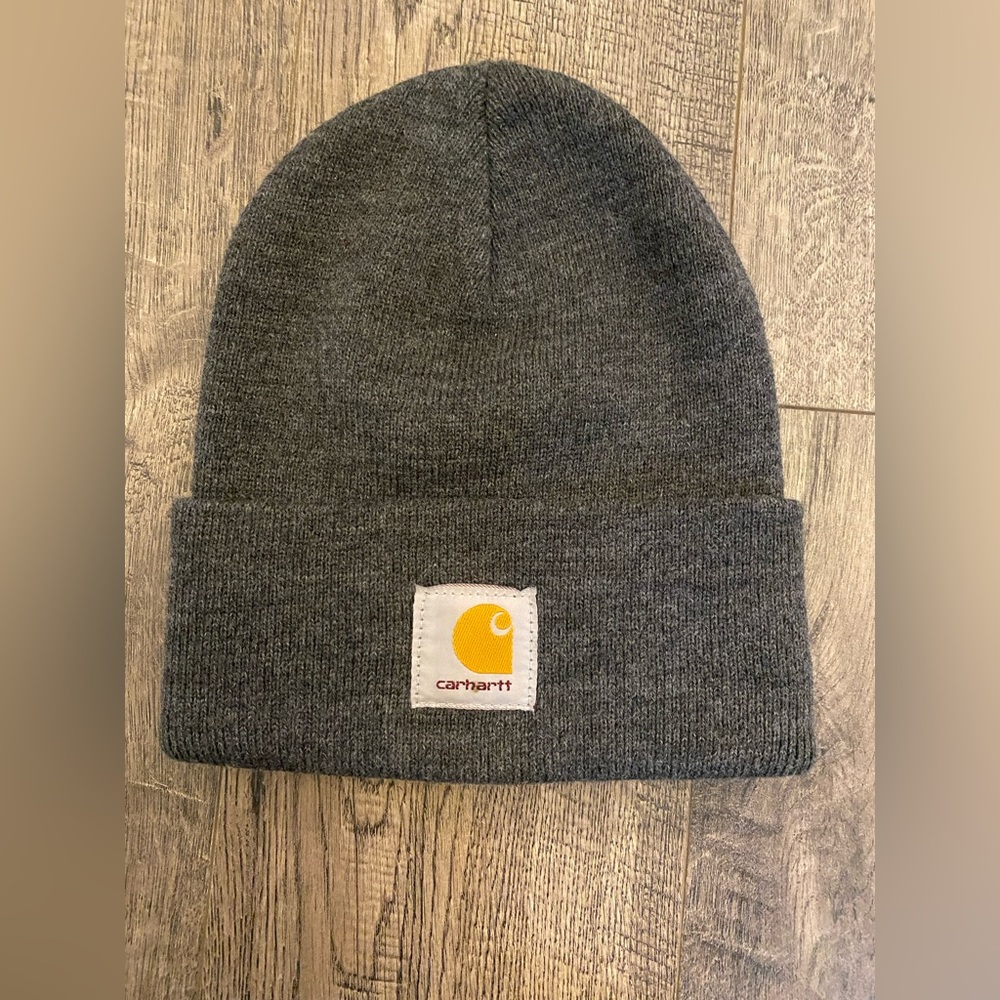 Gray carhartt beanie. Perfect condition. May worn once.